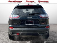 Apple Carplay / Android Auto, 1 Owner, Clean Accident History Report, Low Kms, 3.517 Axle Ratio, 6 S... (image 4)