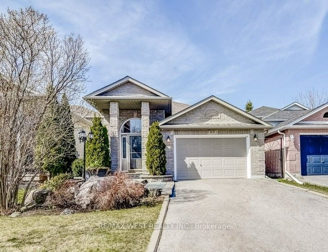 Luxe White Cliffe Home! 2M+2B! Open Concept! in Houses for Sale in Oshawa / Durham Region