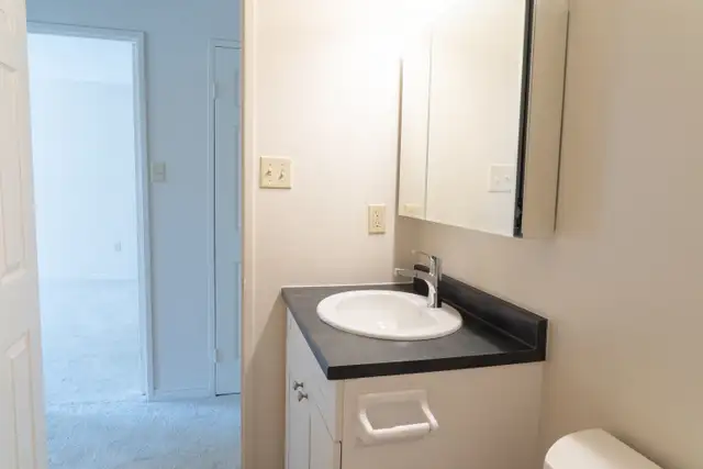 Windermere Place - Syracuse Apartment for Rent in Long Term Rentals in London - Image 17