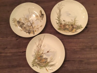 3 Assiettes décoratives en porcelaine,