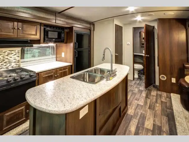 2017 Keystone RV Premier Ultra Lite 26RBPR in Travel Trailers & Campers in Kamloops - Image 24