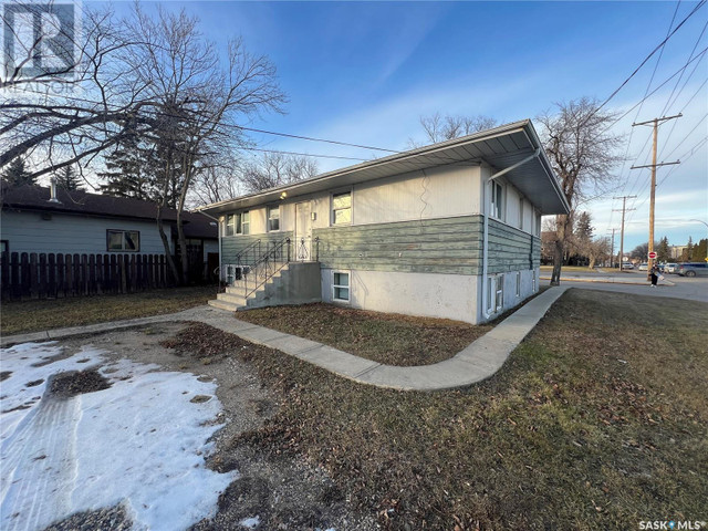 405 15th STREET W Prince Albert, Saskatchewan in Houses for Sale in Prince Albert - Image 2