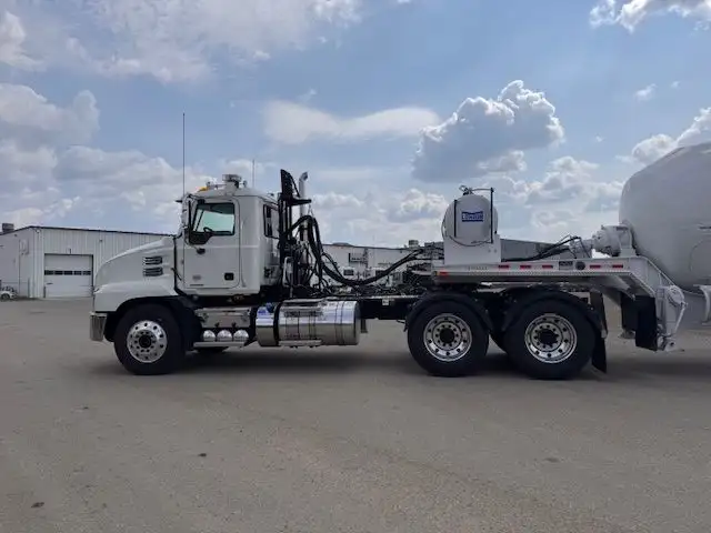 2025 Mack Anthem 64T D/C mDRIVE S40R - mixer in Heavy Trucks in Regina - Image 10