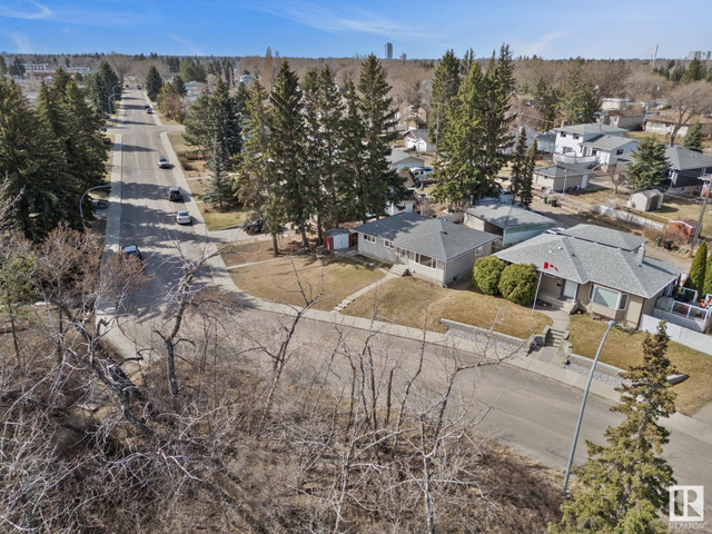 10328 73 ST NW Edmonton, Alberta in Houses for Sale in Edmonton - Image 2
