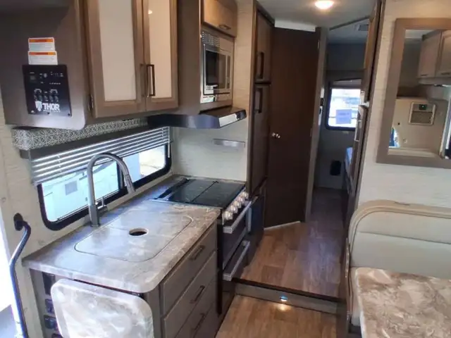 2023 Thor Motor Coach Chateau 22B in RVs & Motorhomes in Kelowna - Image 8