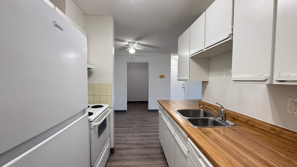 Classic & Spacious 1 Bed 1 Bath - HEAT INCLUDED starts at $1295 2