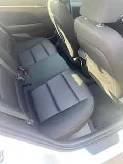 2017 Hyundai Elantra - Only 73,000 kms dans Autos et camions dans Moncton - Image 10