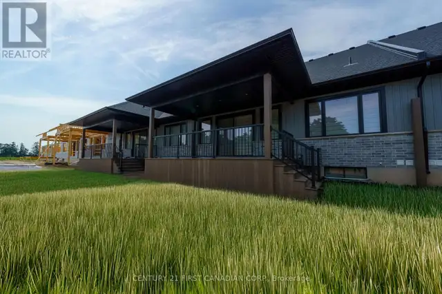 8 - 32 POSTMA CRESCENT North Middlesex (Ailsa Craig), Ontario in Houses for Sale in Grand Bend - Image 33