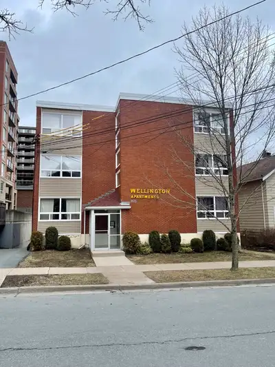 Cozy one bedroom apartment in South End of Halifax. Secure building and bright unit. Walking distanc...