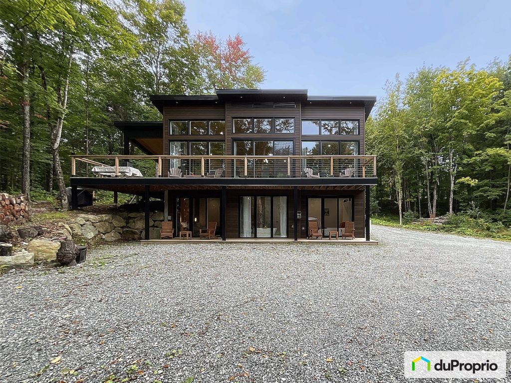 $850,000 - Bungalow for sale in Eastman — photo 1