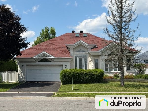 $945,000 - Bungalow for sale in Rosemere — photo 1