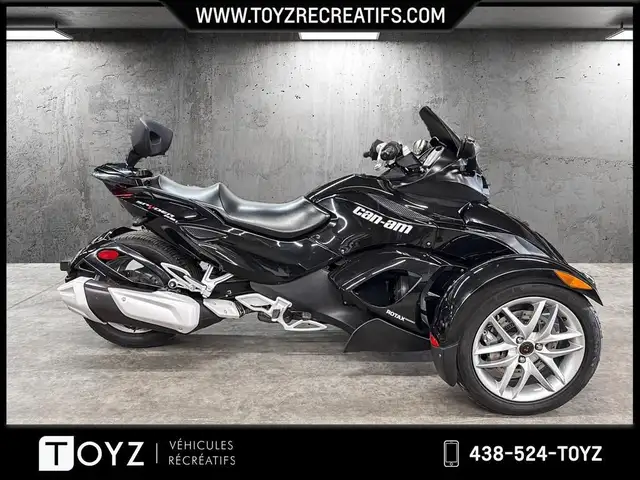 2013 Can-Am SPYDER RS SE5 DOSSIER PASSAGER ET TRES BAS MILLAGE in Street, Cruisers & Choppers in Laval / North Shore - Image 2