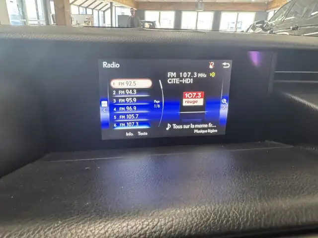 2017 Lexus IS 300 4dr Sdn AWD in Cars & Trucks in Longueuil / South Shore - Image 21