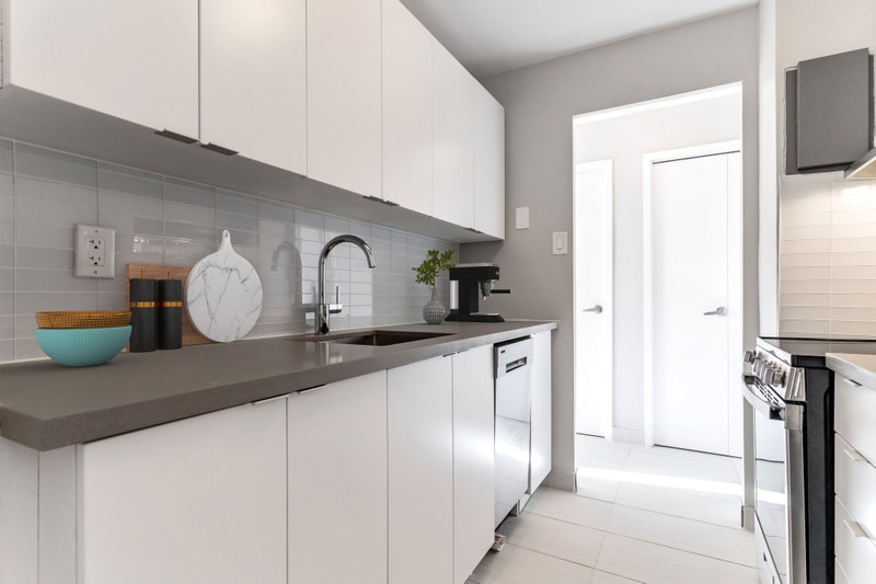 Bachelor Apartment Eglinton/Dufferin/York Long Term Rentals City