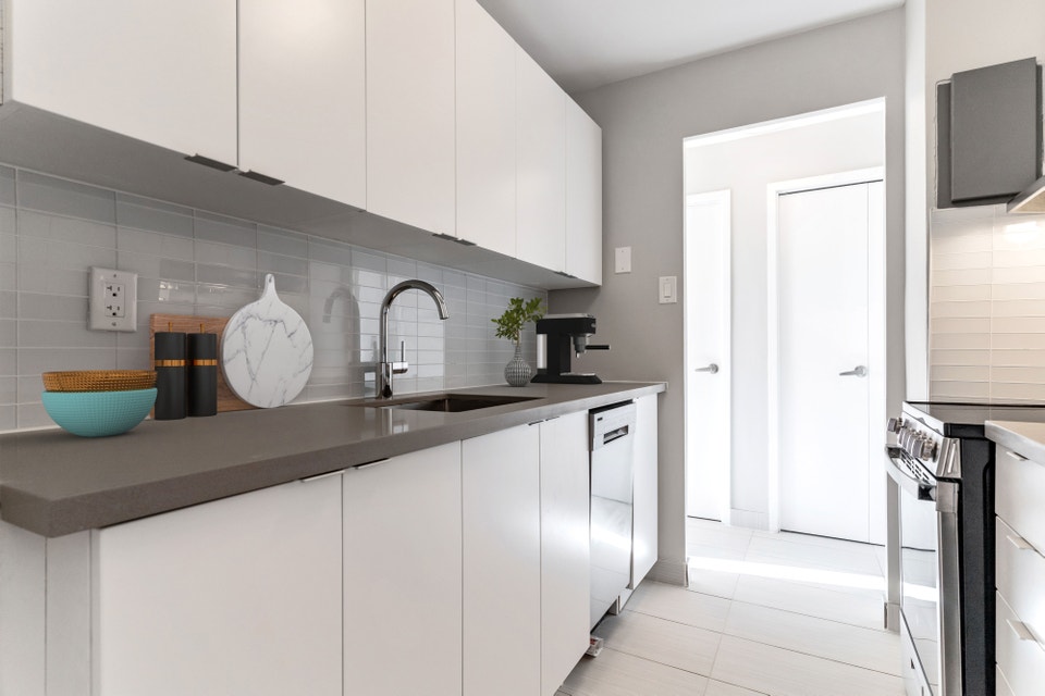 Bachelor Apartment Eglinton/Dufferin/York Long Term Rentals City