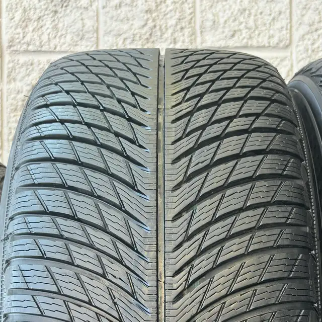 (98%) 4x 275/50R20 Michelin Winters w/ MB G550 / G63 Rims + TPMS in Tires & Rims in City of Toronto - Image 4