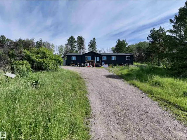 54002 RR 105 Rural Two Hills County, Alberta in Houses for Sale in Strathcona County - Image 2