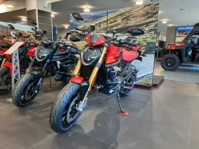 The 2025 Ducati Monster M937 Plus combines sharp styling with smooth and powerful performance. It de...