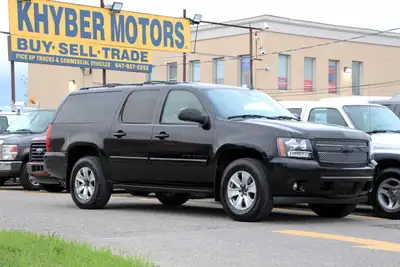2007 Chevrolet Suburban 1500 4x4 LT 7-Passenger with 277,695 original kilometers. 5.3L 8-Cylinder. B...