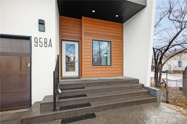 A 958 John Bruce Road E Winnipeg, Manitoba in Houses for Sale in Winnipeg - Image 2