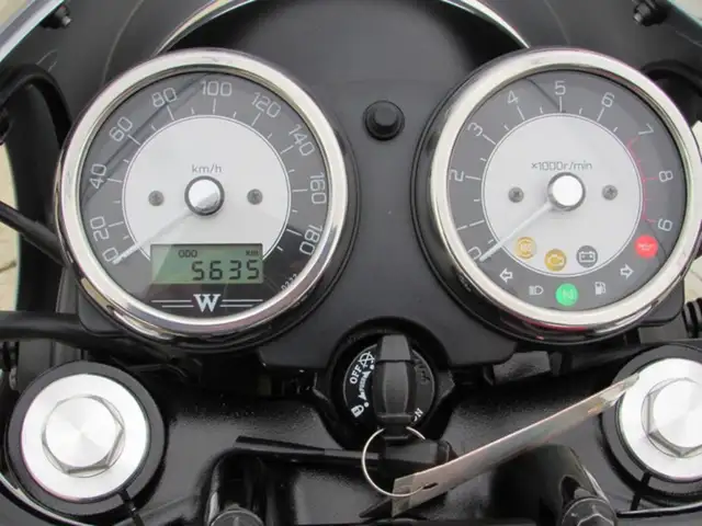 2020 Kawasaki W800 Cafe in Sport Bikes in Leamington - Image 9