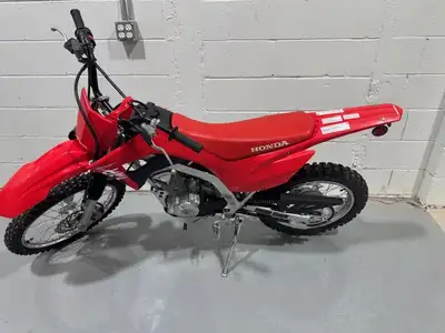 Honda Junior Red Rider demo bike. Used with new warranty. Save $$$ over new Engine Type: Single-Cyli...
