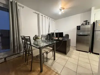 Appartement 4 et demi dans un immeuble situé à Charlesbourg. Plusieurs parcs à proximité. À côté du...