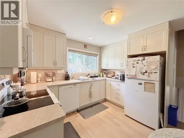 445 Chamiss Cres Gold River, British Columbia in Houses for Sale in Campbell River - Image 3