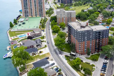 8885 Riverside Dr | 1 Month Free on a 13-month lease + $500 laundry incentive! Sought-after neighbou...