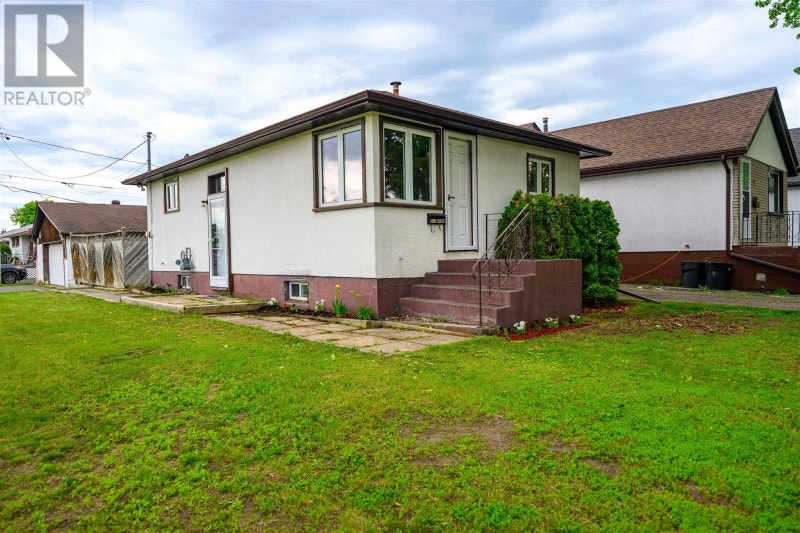 637 Brown Street Thunder Bay, Ontario Houses for Sale Thunder Bay