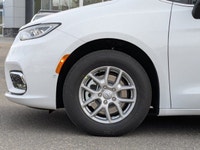 This Chrysler Pacifica has a dependable Regular Unleaded V-6 3.6 L/220 engine powering this Automati... (image 8)