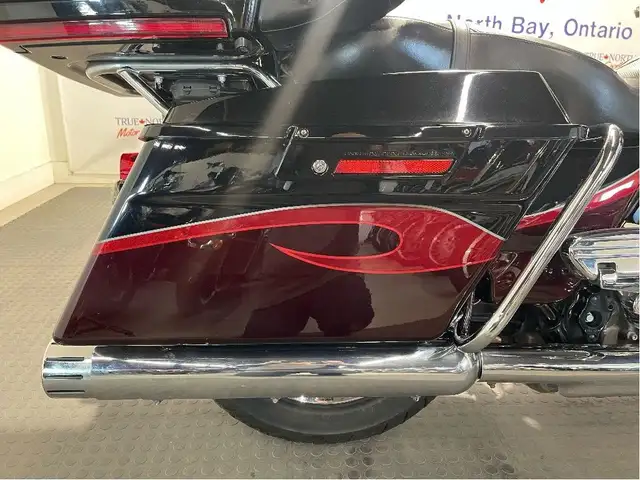 2013 Harley-Davidson CVO Electra Glide Ultra LIKE NEW/HEATED SEA in Sport Touring in North Bay - Image 11