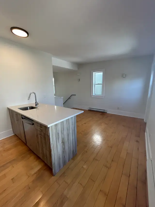 Bright Spacious 2 Bedrooms Apartments North End in Long Term Rentals in City of Halifax - Image 10