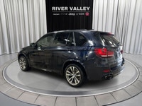 ALLOY WHEELS, POWER PASSENGER SEAT, HEATED FRONT SEATS, HEATED STEERING WHEEL, POWER MOONROOF, LEATH... (image 4)