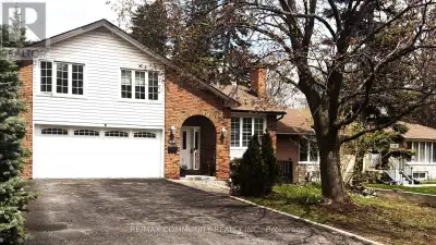 Welcome to this beautifully upgraded 3+2 bedroom, 2.5-bath detached side-split with a walkout baseme...