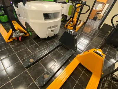 This is the brand-new 3rd generation model Hybrid with 4400lb capacity Pallet Jack. This is a comple...