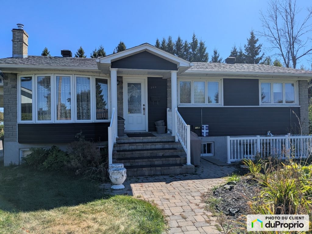 $468,438 - Bungalow for sale in Lachute — photo 1