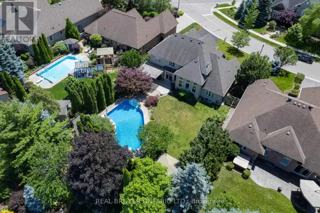 6 PIONEER TOWER CRESCENT Kitchener, Ontario in Houses for Sale in Kitchener / Waterloo - Image 12