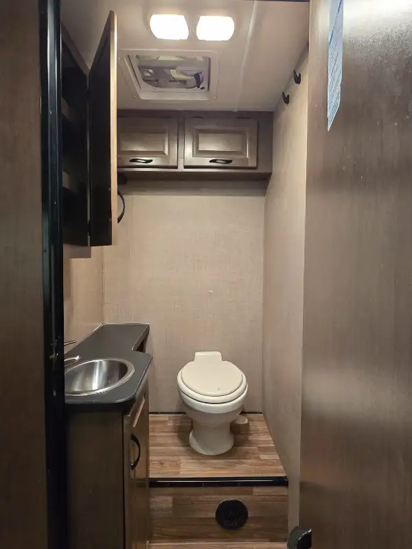 2019 CLASS C MOTORHOME FOR SALE. in RVs & Motorhomes in City of Toronto - Image 13