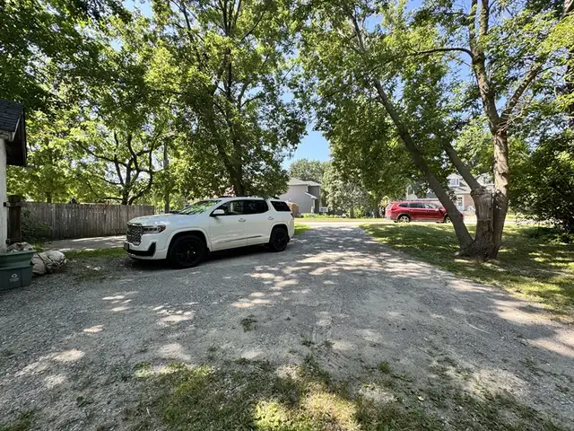 Cozy 2 Bed, 1 Bath Bungalow Near Downtown in Long Term Rentals in Barrie - Image 21
