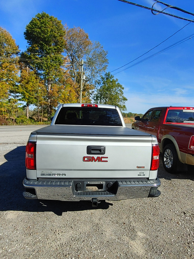 2016 GMC Sierra SLE 1500 4X4 Crew Cab in Cars & Trucks in Hamilton - Image 4