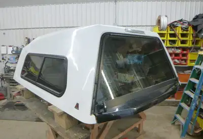 Ford F150 2015 - 2020 Ford F150 6'6 YZ White Leer122 Truck Cap This unit does have some marks - see...