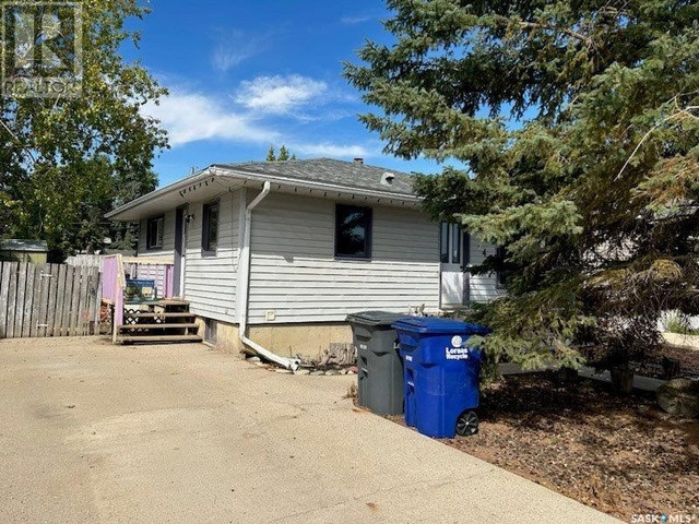 24 6th Street CRESCENT W Kindersley, Saskatchewan in Houses for Sale in Saskatoon - Image 2