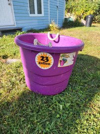Plastic Utility Tub with Rope Handles, 23 Gallon