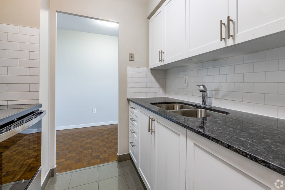 Sunrise Tower Apartments - 2 Bedroom Apartment for Rent 4