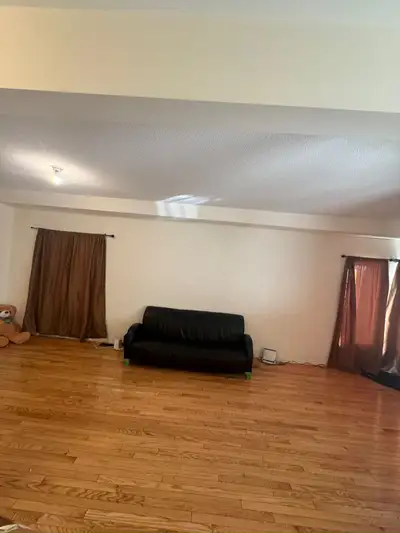 Rooms for rent spacious n parking lot in prime area in Brampton