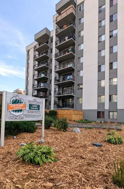 ** Now offering insuite laundry in select units ** If you love the city life and enjoy strolling dow...