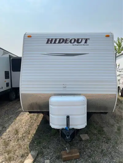 Up for grabs is this nice little travel trailer Big slide with sofa and u shaped dinette, both fold...