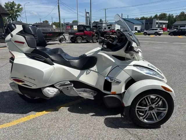 2011 Can-Am SPYDER RT LIMITED in Sport Touring in Lanaudière - Image 6