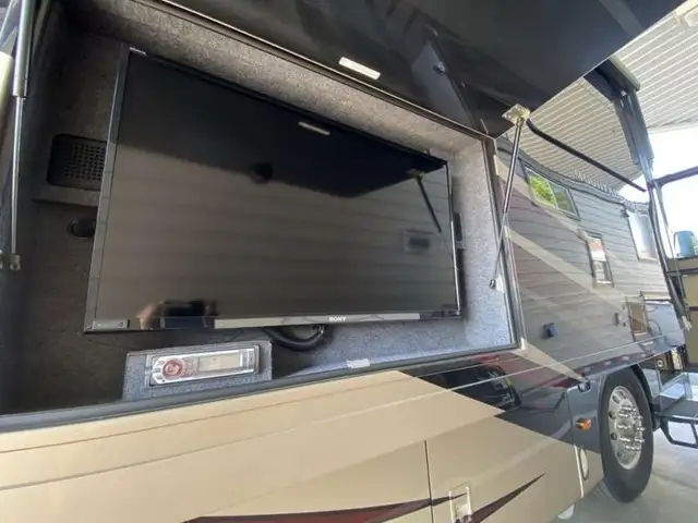 2014 Newmar Mountain Aire 4369 in RVs & Motorhomes in Abbotsford - Image 32